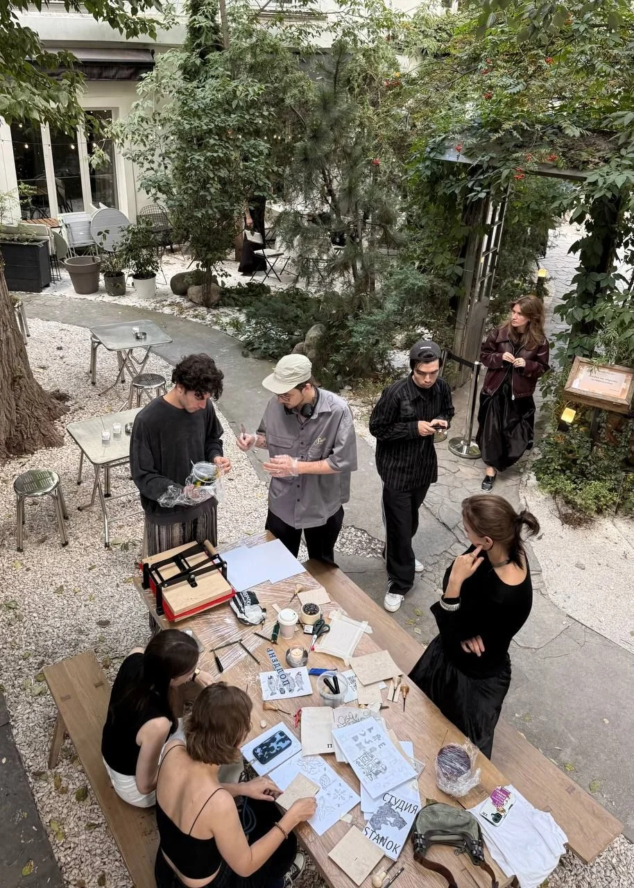 Full-service audiovisual production at Be Social Group: professional shoot with technical crew, cinema cameras, art direction and creative coordination for advertising campaigns