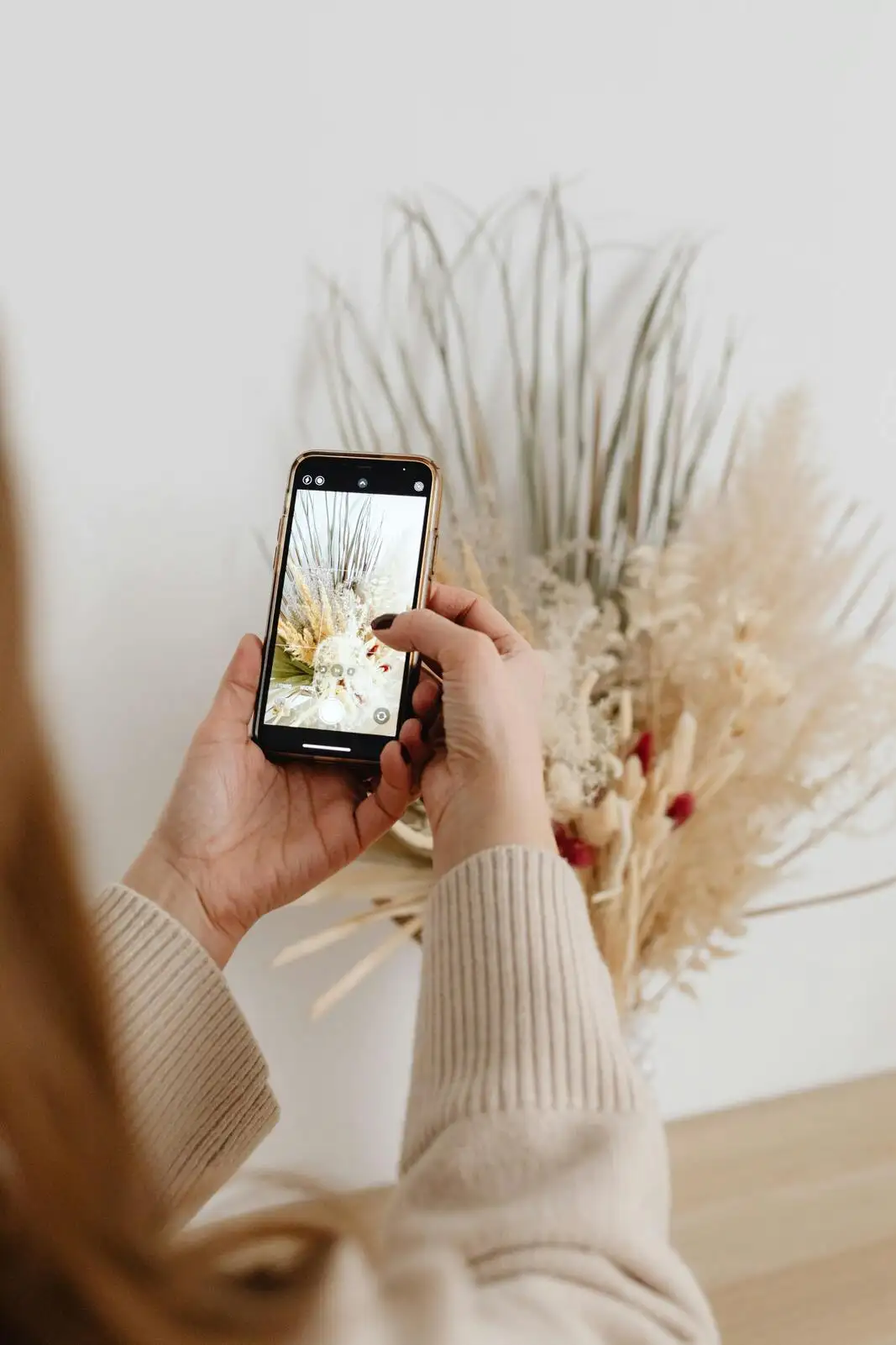 Social media content creation with design, copywriting, planning and formats for Instagram and TikTok