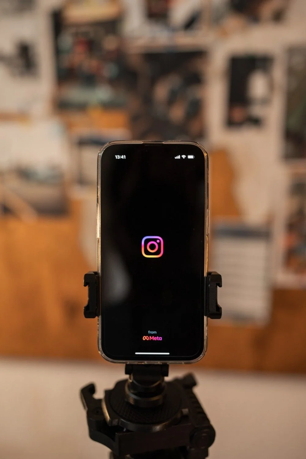 Moderation and community management: managing comments, DMs and interactions to take care of the audience experience and detect commercial opportunities